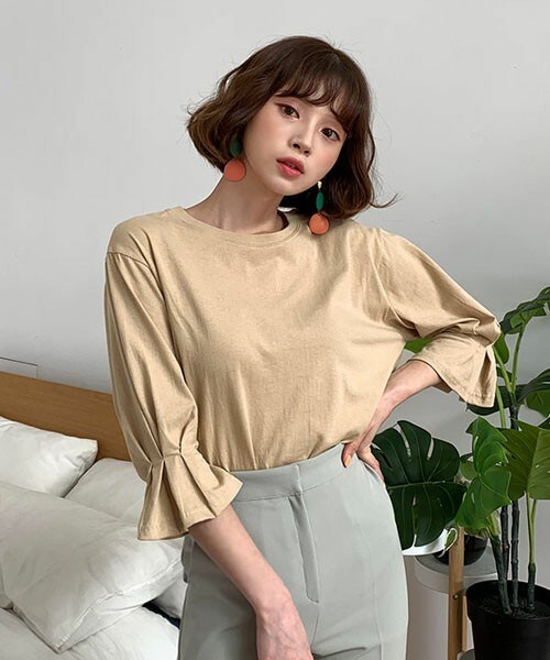 DHOLIC(ディーホリック)の「タックスリーブTシャツ(Tシャツ/カットソー・レディース・ベージュ/ホワイト/イエロー/ブルー/ブラック・FREE)」の1枚目の写真