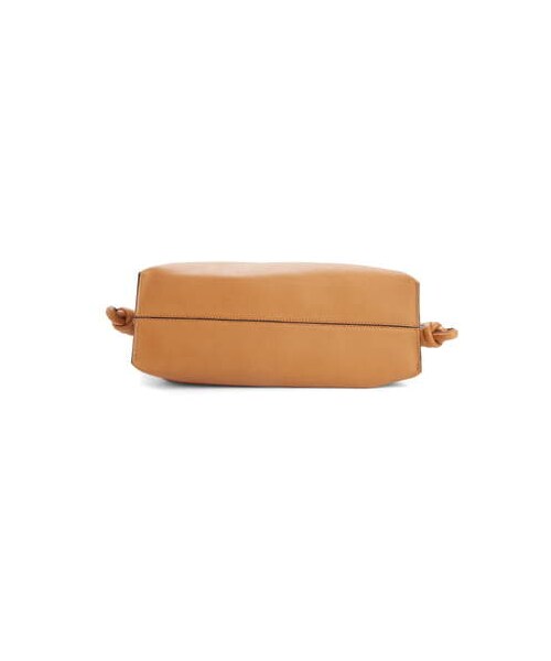 LOEWE（ロエベ）の「Loewe Flamenco Knot Leather Clutch（クラッチバッグ・レディース・Brown・One Size）」の2枚目の写真