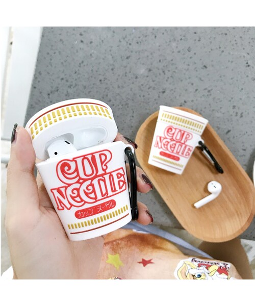 no brand(ノーブランド)の「【食べものシリーズ】 AirPodsケースカバー AirPods第1/2世代専用充電ケースカバー 日清カップヌードル保護ケース カラビナ付き 醤油味デザイン シリコーンケース(スマホケース/カバー・その他)」の1枚目の写真