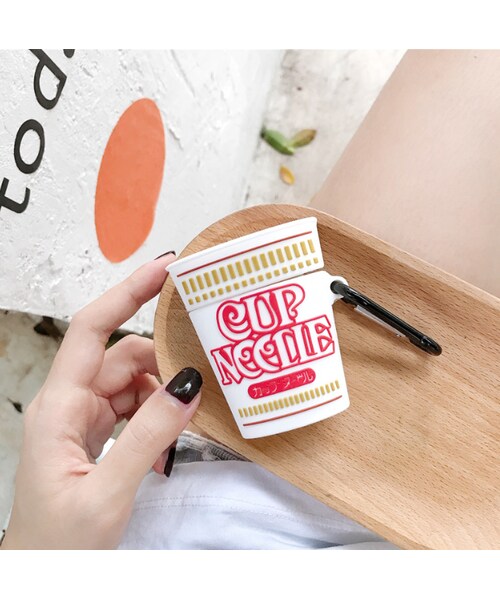 no brand(ノーブランド)の「【食べものシリーズ】 AirPodsケースカバー AirPods第1/2世代専用充電ケースカバー 日清カップヌードル保護ケース カラビナ付き 醤油味デザイン シリコーンケース(スマホケース/カバー・その他)」の4枚目の写真