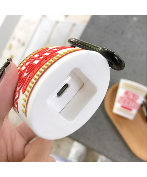 no brand(ノーブランド)の「【食べものシリーズ】 AirPodsケースカバー AirPods第1/2世代専用充電ケースカバー 日清カップヌードル保護ケース カラビナ付き 醤油味デザイン シリコーンケース(スマホケース/カバー・その他)」の7枚目の写真