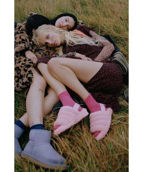 UGG(アグ)の「Ugg UGG Fluff Yeah Slide Sandal(その他シューズ・レディース・Gray/Pink/Purple/Yellow・7/8/9/10)」の4枚目の写真