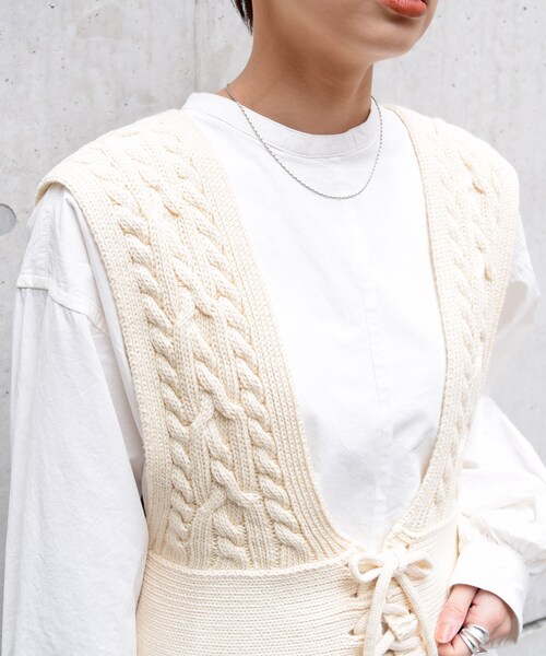 no brand（ノーブランド）の「ケーブルレースアップベスト（ベスト・レディース・その他）」の3枚目の写真