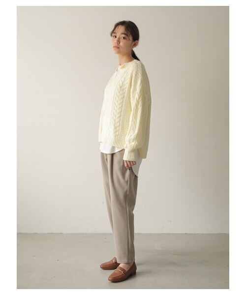 earth music&ecology（アースミュージックアンドエコロジー）の「ラクチンテーパードパンツ（パンツ・ブラック/グレーベージュ・M/L）」の5枚目の写真