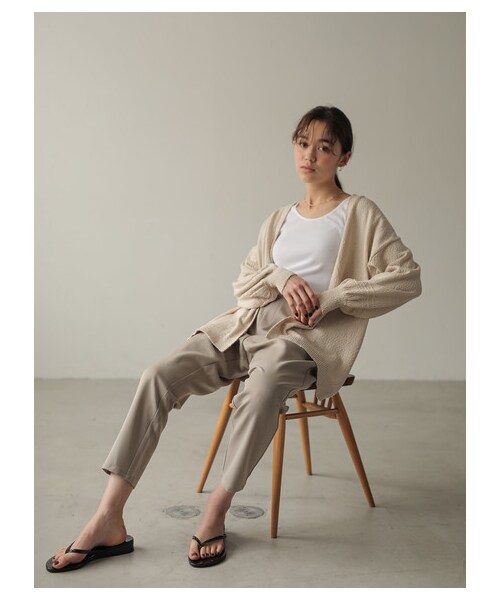 earth music&ecology（アースミュージックアンドエコロジー）の「ラクチンテーパードパンツ（パンツ・ブラック/グレーベージュ・M/L）」の8枚目の写真