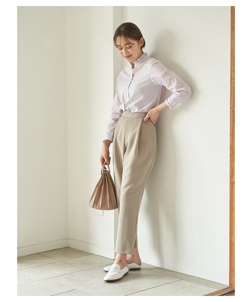 earth music&ecology（アースミュージックアンドエコロジー）の「ラクチンテーパードパンツ（パンツ・ブラック/グレーベージュ・M/L）」の13枚目の写真