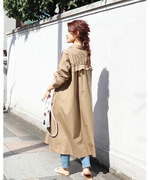 i.Rina（アイリナ）の「ポケット付きバックフリルシャツワンピース（シャツワンピース・レディース・ホワイト/カーキ/ブラック・Free）」の3枚目の写真