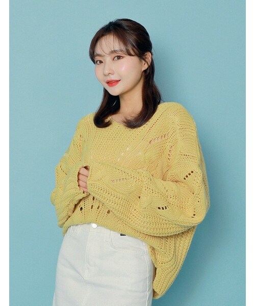 HOTPING(ホッピン)の「Vネックパンチングパターンニット(ニット/セーター・レディース・Blue/Yellow/White/Black・フリーサイズ)」の4枚目の写真