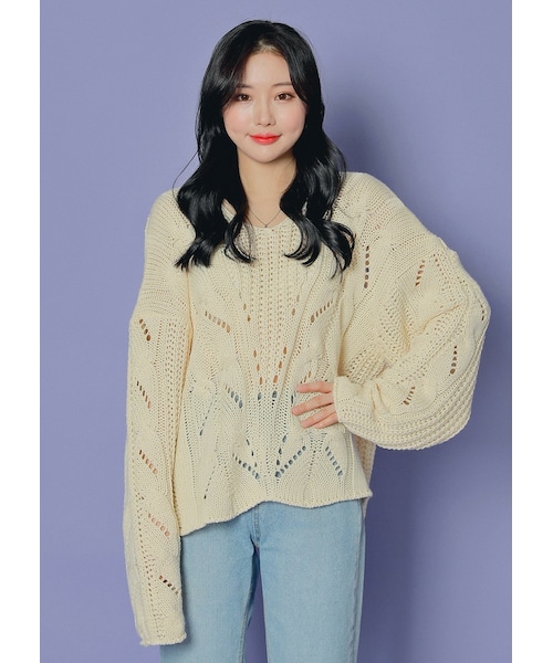 HOTPING(ホッピン)の「Vネックパンチングパターンニット(ニット/セーター・レディース・Blue/Yellow/White/Black・フリーサイズ)」の2枚目の写真