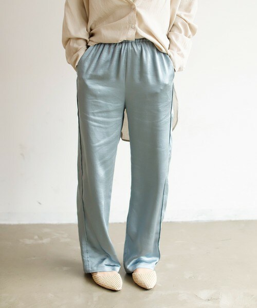 Auntie Rosa Holiday（アンティローザホリデー）の「サテンルーズタックパンツ（その他パンツ・レディース・ベージュ/グリーン/ブルー/パープル・FREE）」の3枚目の写真