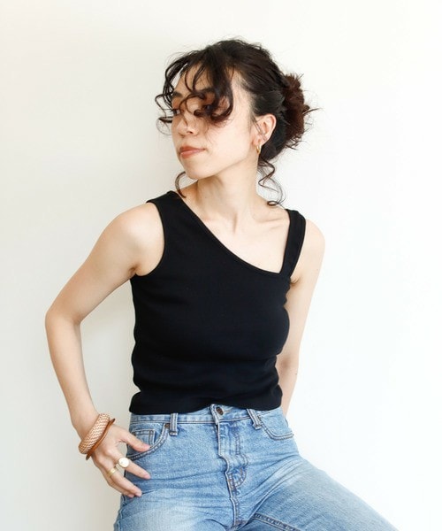 Auntie Rosa Holiday（アンティローザホリデー）の「アシメショルダータンクトップ（タンクトップ・レディース・ホワイト/ブラック/ベージュ・FREE）」の2枚目の写真