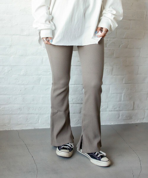 Auntie Rosa Holiday（アンティローザホリデー）の「サイドスリットフレアレギンス（レギンス/スパッツ・レディース・ブラック/ブラウン/ホワイト/グリーン・FREE）」の3枚目の写真