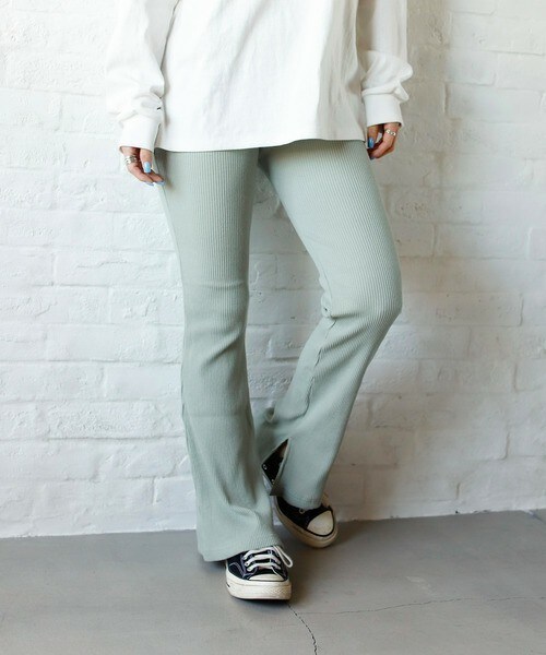 Auntie Rosa Holiday（アンティローザホリデー）の「サイドスリットフレアレギンス（レギンス/スパッツ・レディース・ブラック/ブラウン/ホワイト/グリーン・FREE）」の4枚目の写真