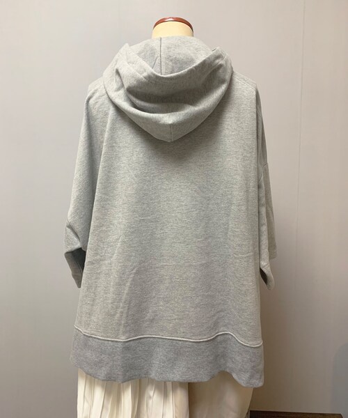 sakishimatokyo（サキシマトーキョー）の「あくびパーカー （グレー 五部袖）  ノベルティーオリジナルキーリング（パーカー・レディース・その他）」の3枚目の写真