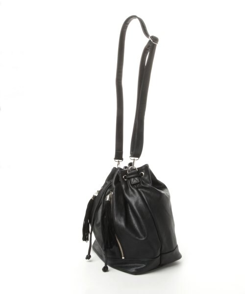 LOWRYS FARM（ローリーズファーム）の「フェイクレザータッセルキンチャクＢＡＧ（バッグ・レディース・アイボリー/ブラック/ネイビー・ナシ）」の4枚目の写真