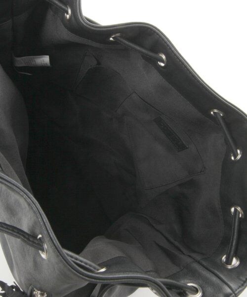 LOWRYS FARM（ローリーズファーム）の「フェイクレザータッセルキンチャクＢＡＧ（バッグ・レディース・アイボリー/ブラック/ネイビー・ナシ）」の6枚目の写真