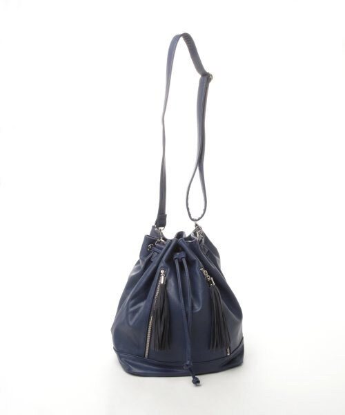 LOWRYS FARM（ローリーズファーム）の「フェイクレザータッセルキンチャクＢＡＧ（バッグ・レディース・アイボリー/ブラック/ネイビー・ナシ）」の3枚目の写真