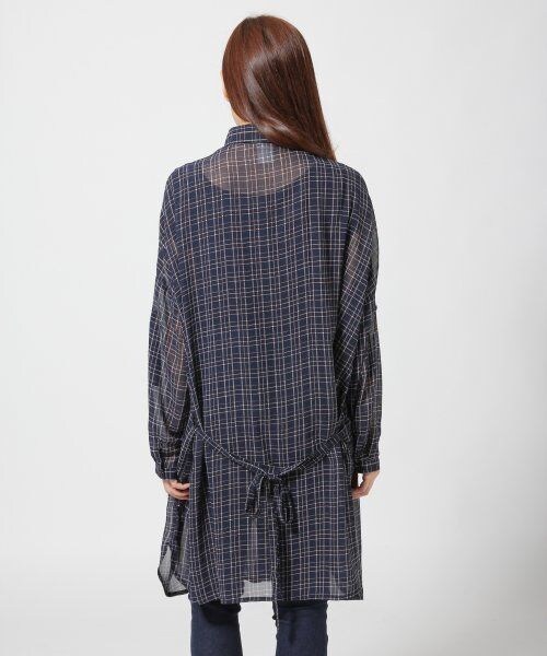 HARE（ハレ）の「チェックシフォンロングシャツ（トップス・レディース・レッド/ネイビー・FREE）」の5枚目の写真