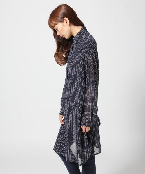 HARE（ハレ）の「チェックシフォンロングシャツ（トップス・レディース・レッド/ネイビー・FREE）」の4枚目の写真