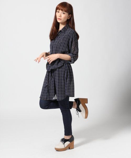 HARE（ハレ）の「チェックシフォンロングシャツ（トップス・レディース・レッド/ネイビー・FREE）」の14枚目の写真