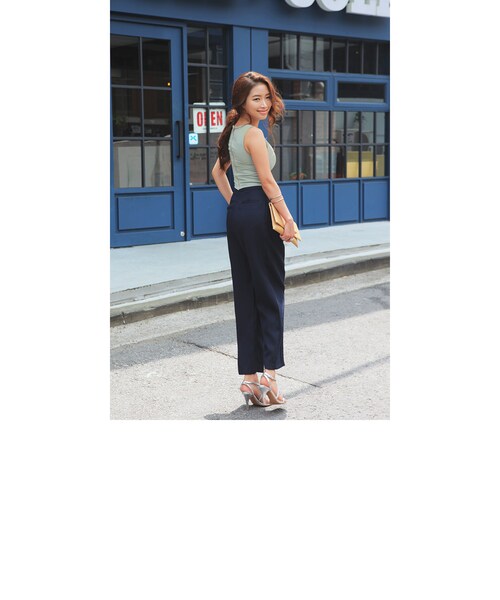 STYLENANDA(スタイルナンダ)の「後ジッパーノースリーブスリムクロップドトップス(トップス・レディース・ホワイト/カーキ/ブラック・フリーサイズ)」の8枚目の写真