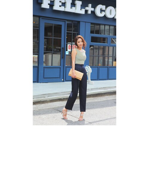 STYLENANDA(スタイルナンダ)の「後ジッパーノースリーブスリムクロップドトップス(トップス・レディース・ホワイト/カーキ/ブラック・フリーサイズ)」の12枚目の写真