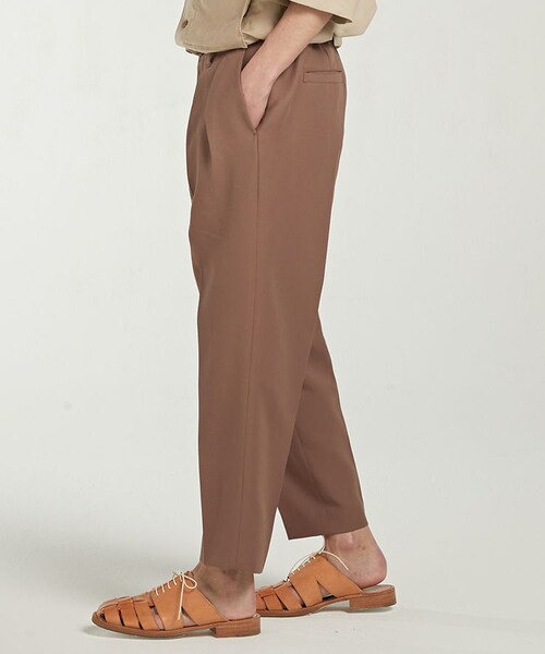 LIDNM（リドム）の「DRAPE CHINO SLACKS（スラックス・メンズ・ブラウン系・SMALL/MEDIUM/LARGE）」の3枚目の写真