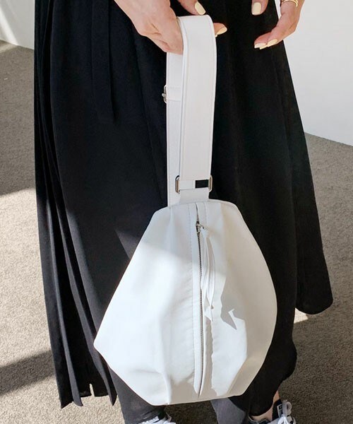 DHOLIC（ディーホリック）の「ワンショルダーバッグ（ショルダーバッグ・レディース・ブラック/ベージュ/ホワイト・FREE）」の2枚目の写真