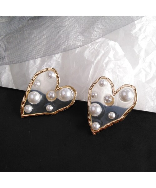 ノーブランド ピアス 両耳 no brand（ノーブランド）の「埋め込みパール クリア ハート ♡ ピアス