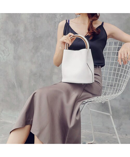 no brand（ノーブランド）の「ラウンドリング ハンド バケット バッグ・ホワイト（ハンドバッグ・レディース・その他）」の3枚目の写真