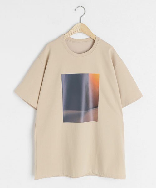 DHOLIC（ディーホリック）の「スクエアプリントTシャツ（Tシャツ/カットソー・レディース・ホワイト/ベージュ・FREE）」の2枚目の写真