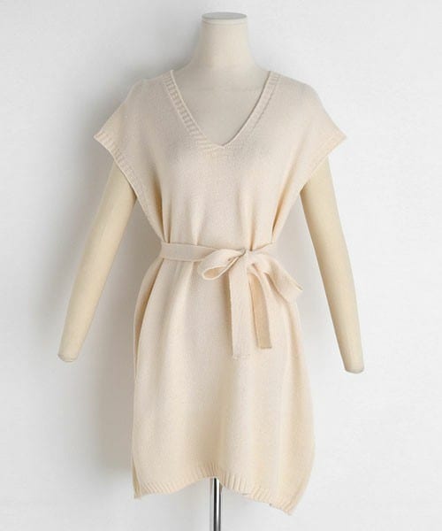 DHOLIC（ディーホリック）の「ストラップ付Vネックベスト（ベスト・レディース・グリーン/ホワイト/ブラック/ベージュ・FREE）」の2枚目の写真