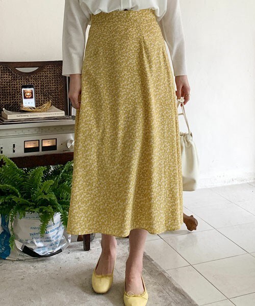 DHOLIC(ディーホリック)の「小花柄フレアロングスカート(スカート・レディース・イエロー/グリーン・FREE)」の1枚目の写真