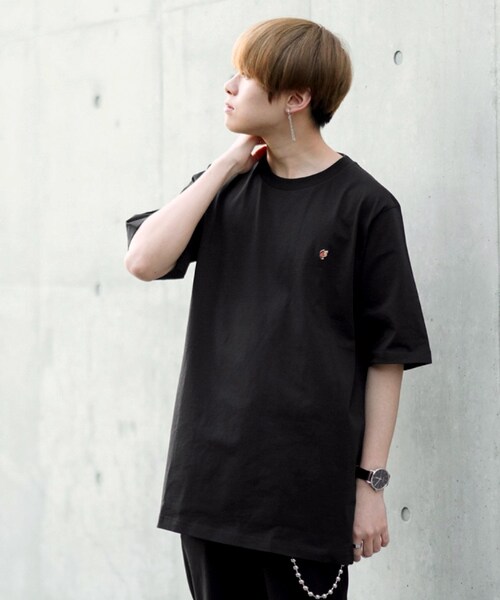 BASQUE magenta(バスクマゼンタ)の「ファッションインフルエンサー SHOTA × BASQUE magenta ビッグシルエット バタフライ刺繍カットソー(半袖)(Tシャツ/カットソー・メンズ・ブラック・L)」の1枚目の写真