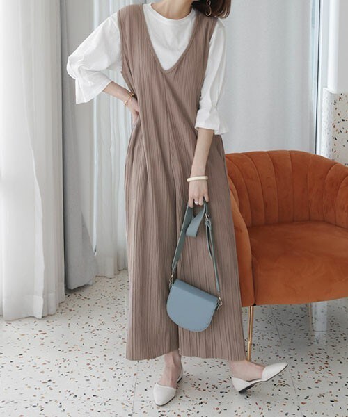 DHOLIC(ディーホリック)の「プリーツワイドオールインワン(つなぎ/オールインワン・レディース・ベージュ/ブラック・FREE)」の1枚目の写真