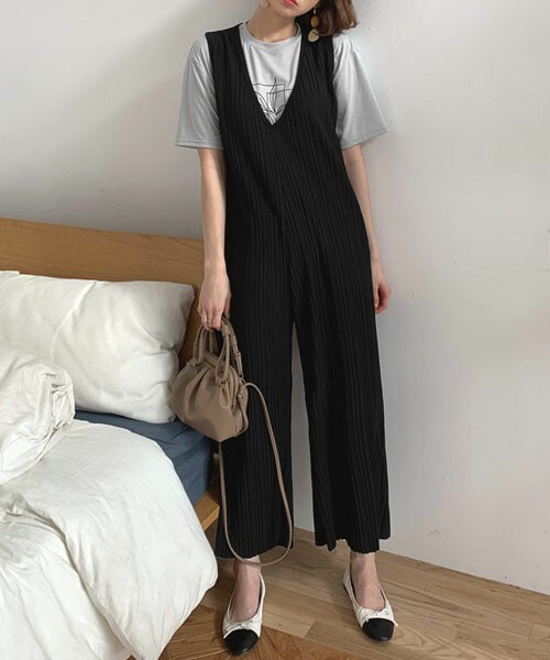 DHOLIC(ディーホリック)の「プリーツワイドオールインワン(つなぎ/オールインワン・レディース・ベージュ/ブラック・FREE)」の2枚目の写真