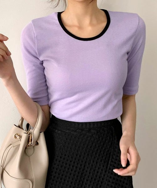 DHOLIC（ディーホリック）の「配色ラウンドネックTシャツ（Tシャツ/カットソー・レディース・ブラック/パープル/ホワイト/ベージュ・FREE）」の4枚目の写真