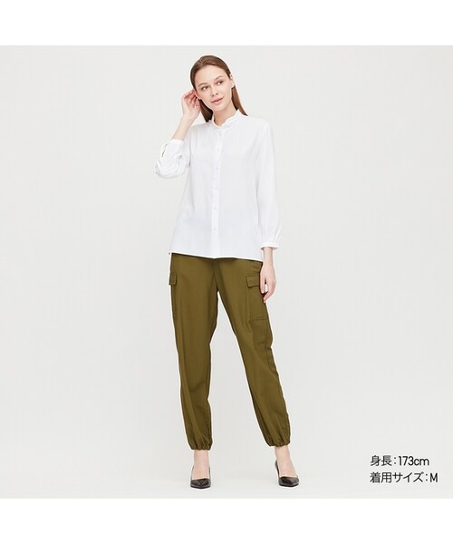 UNIQLO（ユニクロ）の「レーヨンフリルブラウス（長袖）（シャツ/ブラウス・レディース・LIGHT GREEN 50/BLACK 09/WHITE 00/NATURAL 30・L/3XL/XL/S/XS/M/XXL）」の2枚目の写真