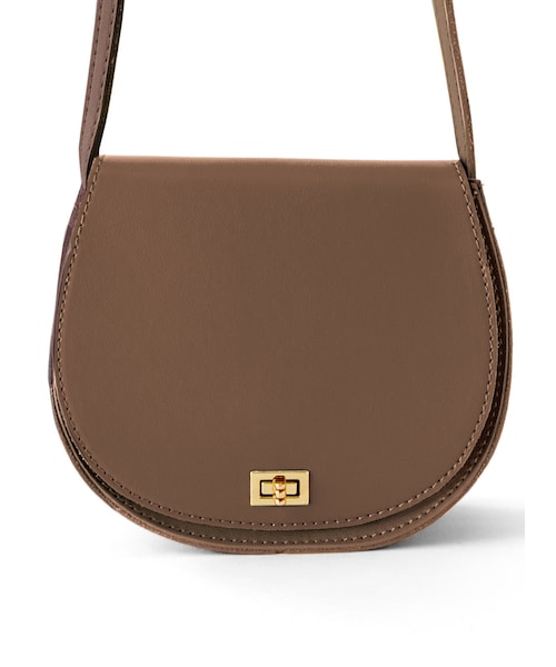 GRL（グレイル）の「エコレザーフラップショルダーバッグ（ショルダーバッグ・レディース・ベージュ/オフホワイト/オリーブ/モカ/グレージュ/カーキ/ピンク/ブルー/ブラック・F）」の4枚目の写真