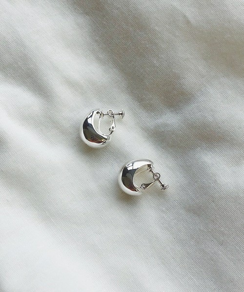 Auntie Rosa Holiday（アンティローザホリデー）の「ボリュームカーブイヤリング（イヤリング・レディース・ゴールド/シルバー・FREE）」の2枚目の写真