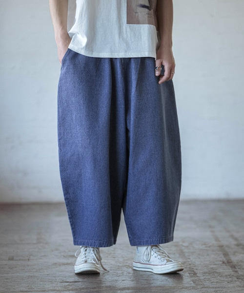 act'm(アクトム)の「act'm ワイド デニム バルーン パンツ-2020 act'm SPRING NEW ITEM-(デニムパンツ・メンズ・ブルー/その他・M/L)」の2枚目の写真