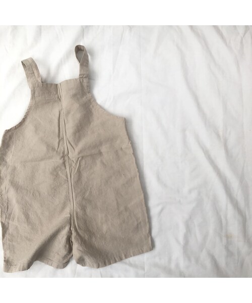 cache cache（カシュ カシュ）の「ショートサロペット（ベージュ）（サロペット/オーバーオール・キッズ・その他）」の2枚目の写真