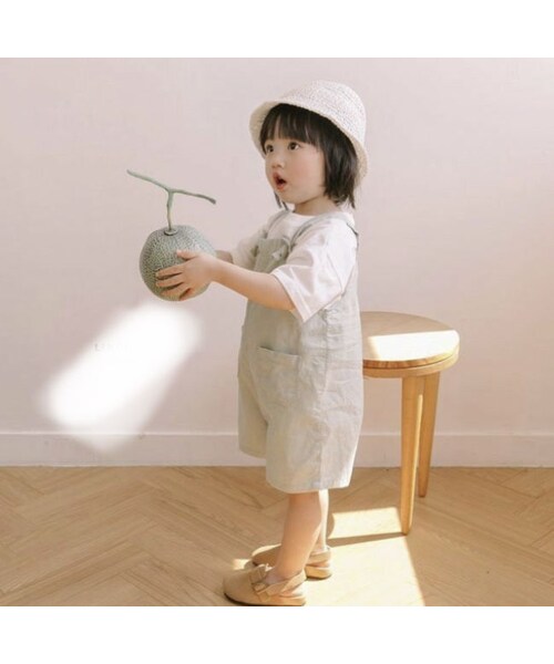 cache cache（カシュ カシュ）の「ショートサロペット（ベージュ）（サロペット/オーバーオール・キッズ・その他）」の4枚目の写真