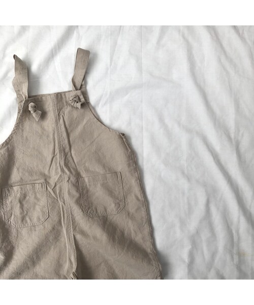 cache cache（カシュ カシュ）の「ショートサロペット（ベージュ）（サロペット/オーバーオール・キッズ・その他）」の3枚目の写真