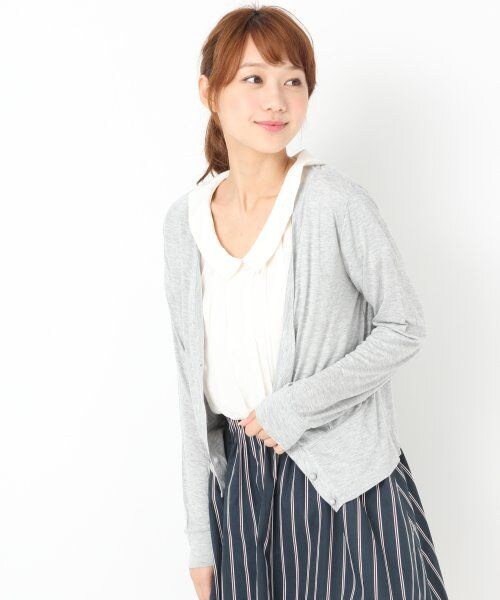 LOWRYS FARM（ローリーズファーム）の「レーヨンVカットカーデロングスリーブ（トップス・レディース・ブラック/グレー/チャコールグレー/レッド/ベージュ/ネイビー・Ｍ/Ｌ）」の2枚目の写真