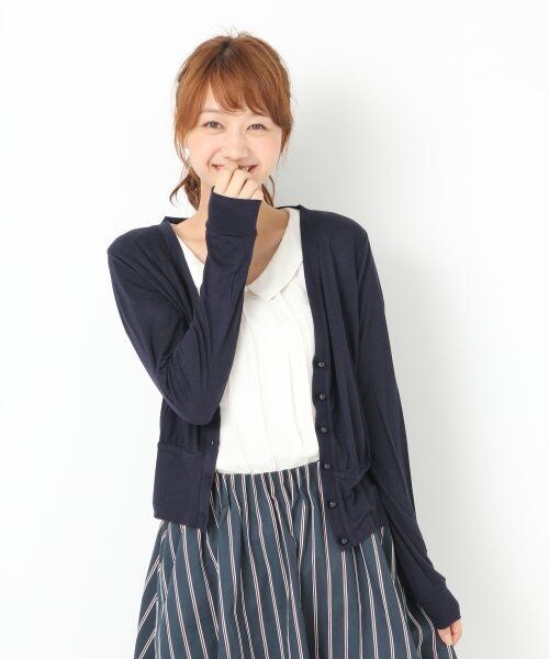 LOWRYS FARM（ローリーズファーム）の「レーヨンVカットカーデロングスリーブ（トップス・レディース・ブラック/グレー/チャコールグレー/レッド/ベージュ/ネイビー・Ｍ/Ｌ）」の5枚目の写真