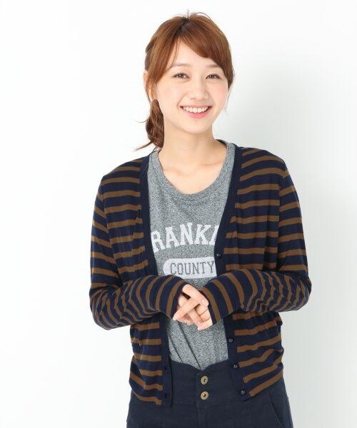 LOWRYS FARM（ローリーズファーム）の「レーヨンVカットカーデロングスリーブ（トップス・レディース・ブラック/グレー/チャコールグレー/レッド/ベージュ/ネイビー・Ｍ/Ｌ）」の4枚目の写真