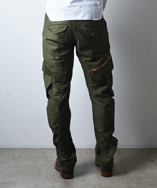 Johnbull Private labo(ジョンブルプライベートラボ)の「アシンメトリーカーゴパンツ(カーゴパンツ・メンズ・オリーブ・SMALL/MEDIUM/LARGE/X-LARGE/XX-LARGE)」の3枚目の写真