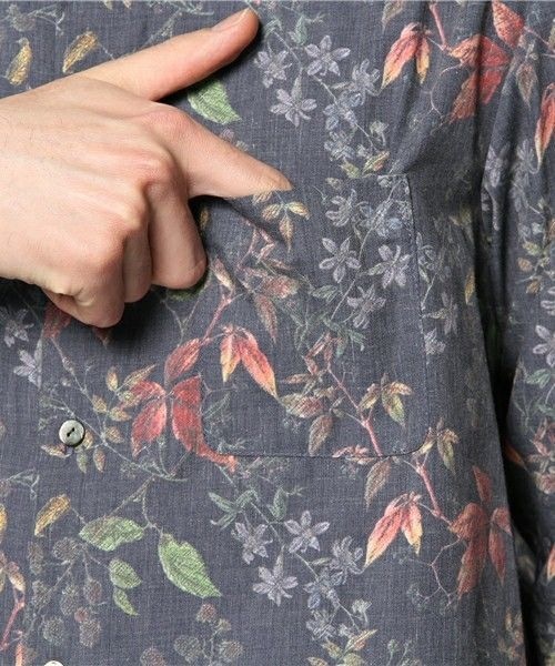 2 class.ics（トゥークラスドットイクス）の「柄シャツ（シャツ/ブラウス・メンズ・ホワイト/ネイビー・MEDIUM/LARGE）」の8枚目の写真