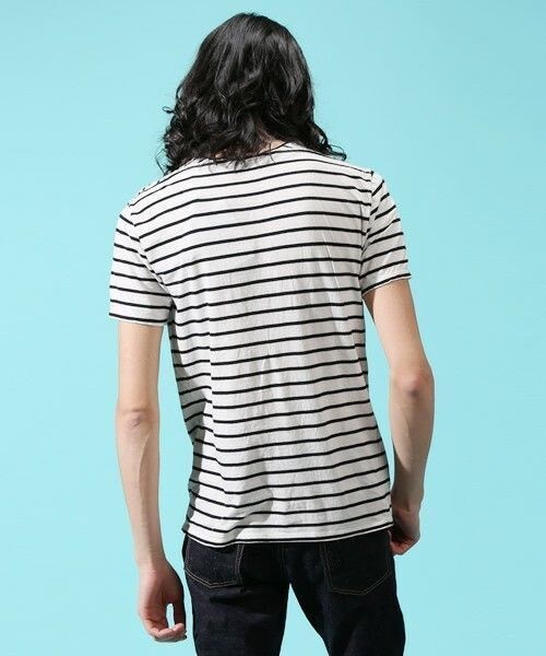 Johnbull Private labo（ジョンブルプライベートラボ）の「ボーダーVネックTシャツ（Tシャツ/カットソー・メンズ・ホワイト/ブラック/レッド・SMALL/MEDIUM/LARGE）」の5枚目の写真